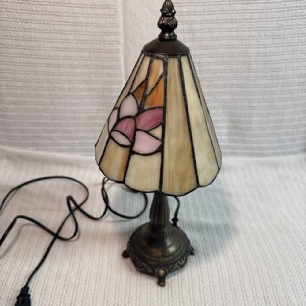 Tiffany Style Stained Glass Floral Lamp 14” Tall Art Nouveau - Picture 7 of 16